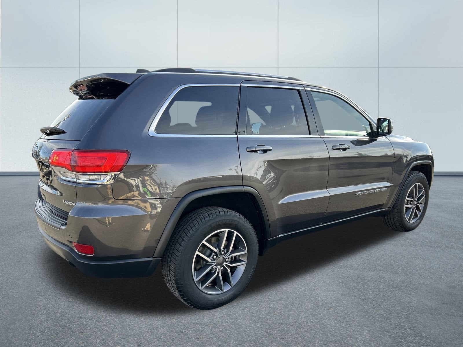 2019 Jeep GRAND CHEROKEE LAREDO E