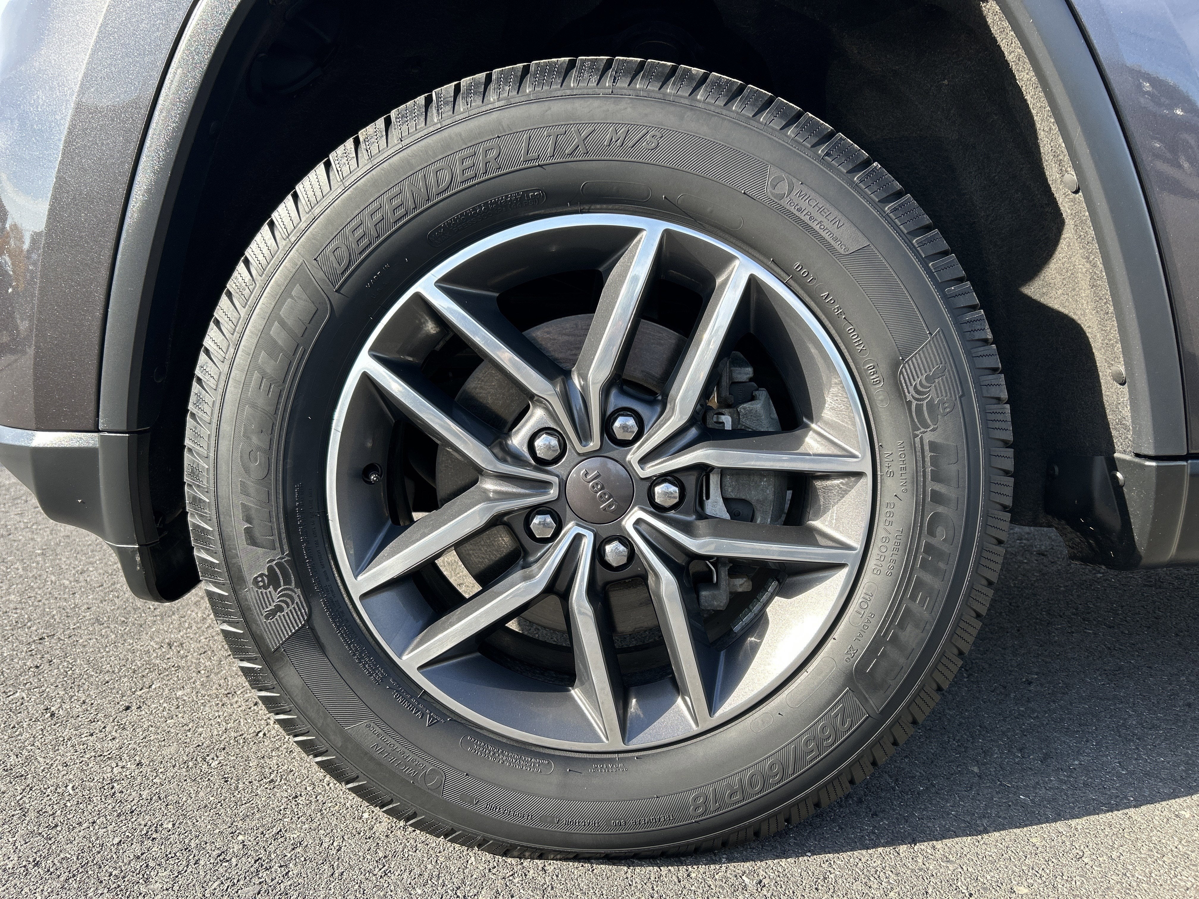 2019 Jeep GRAND CHEROKEE LAREDO E