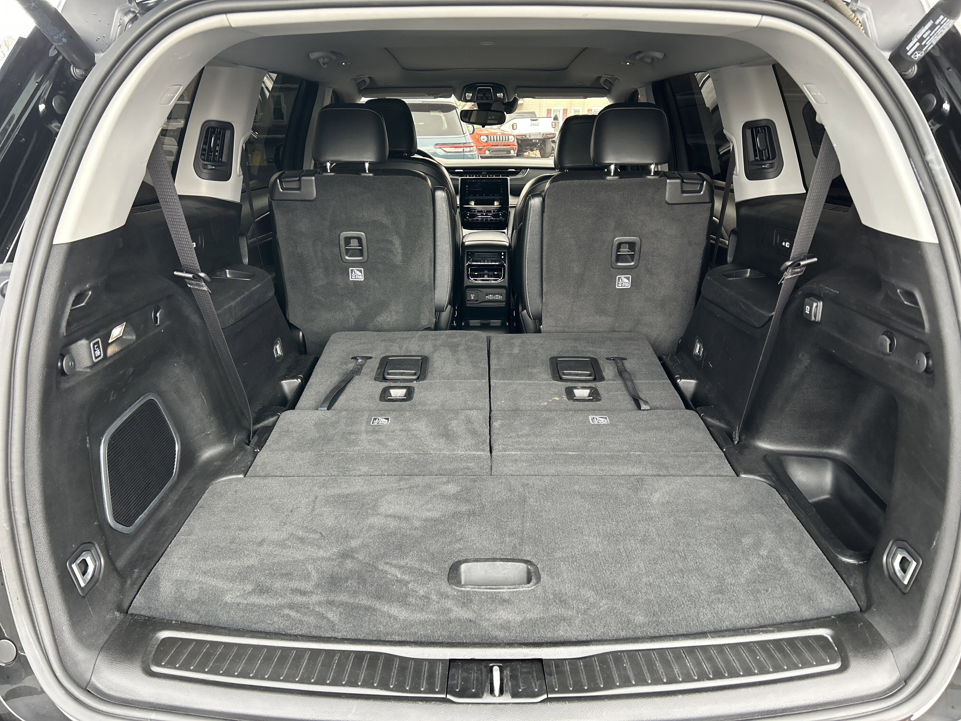 2022 Jeep GRAND CHEROKEE L LIMITED