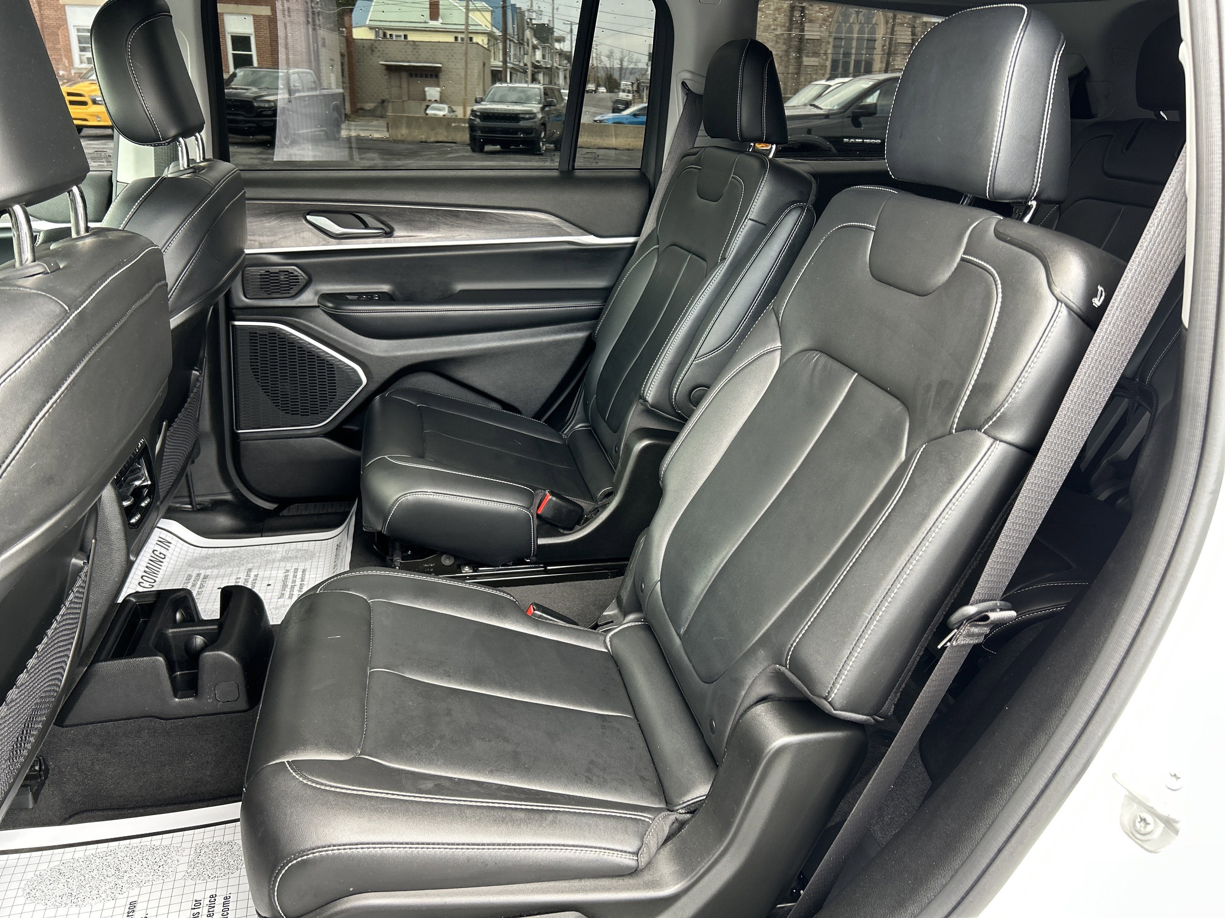 2022 Jeep GRAND CHEROKEE L LIMITED