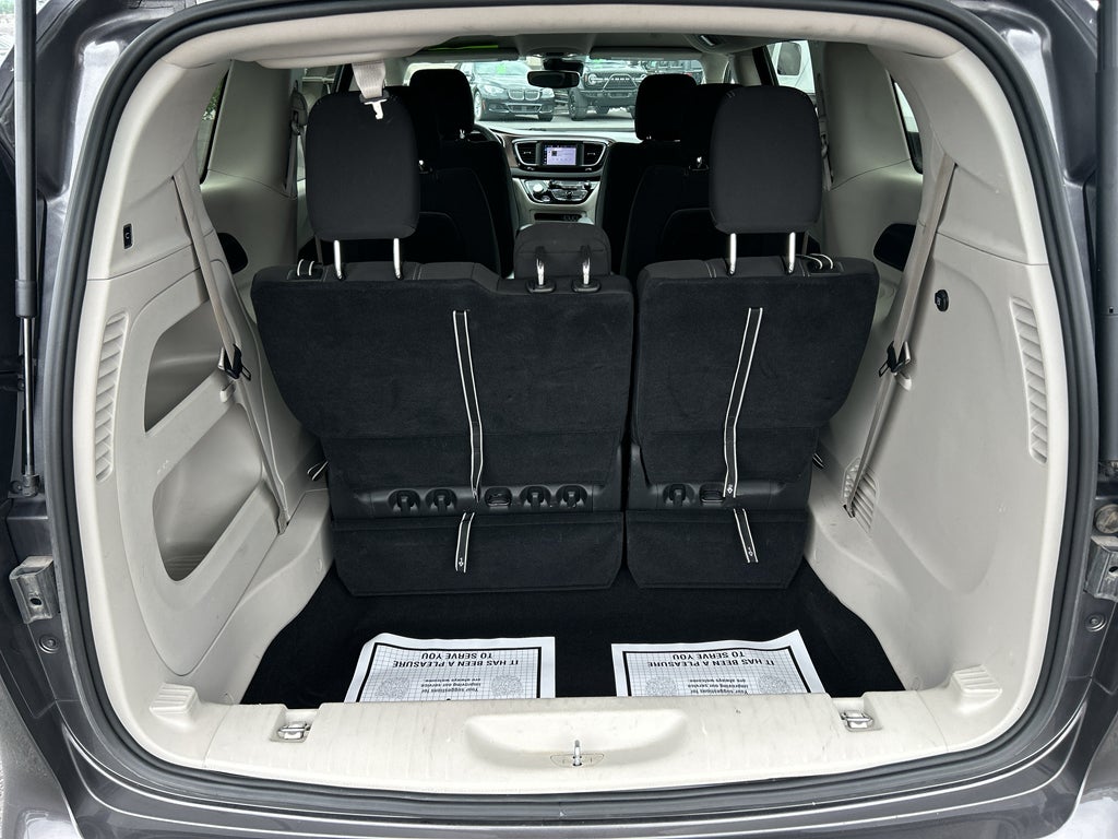 2023 Chrysler Voyager LX