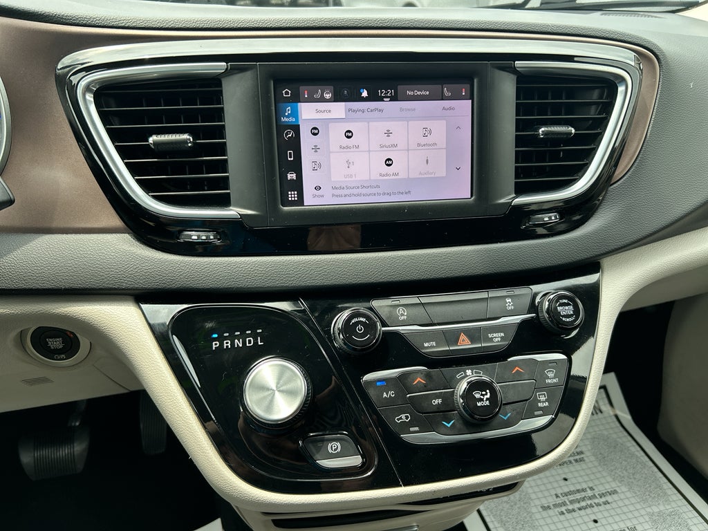2023 Chrysler Voyager LX