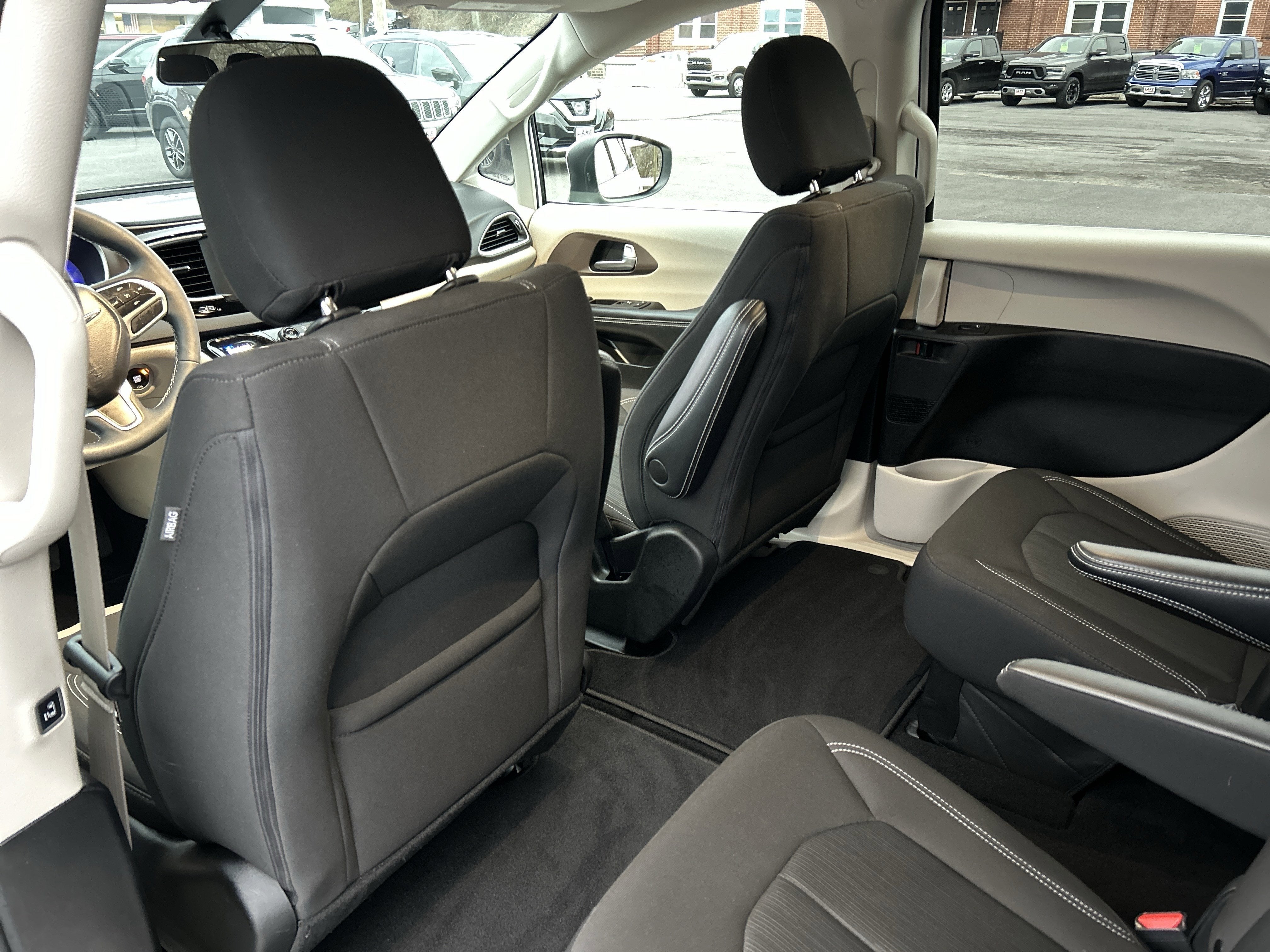 2022 Chrysler VOYAGER LX