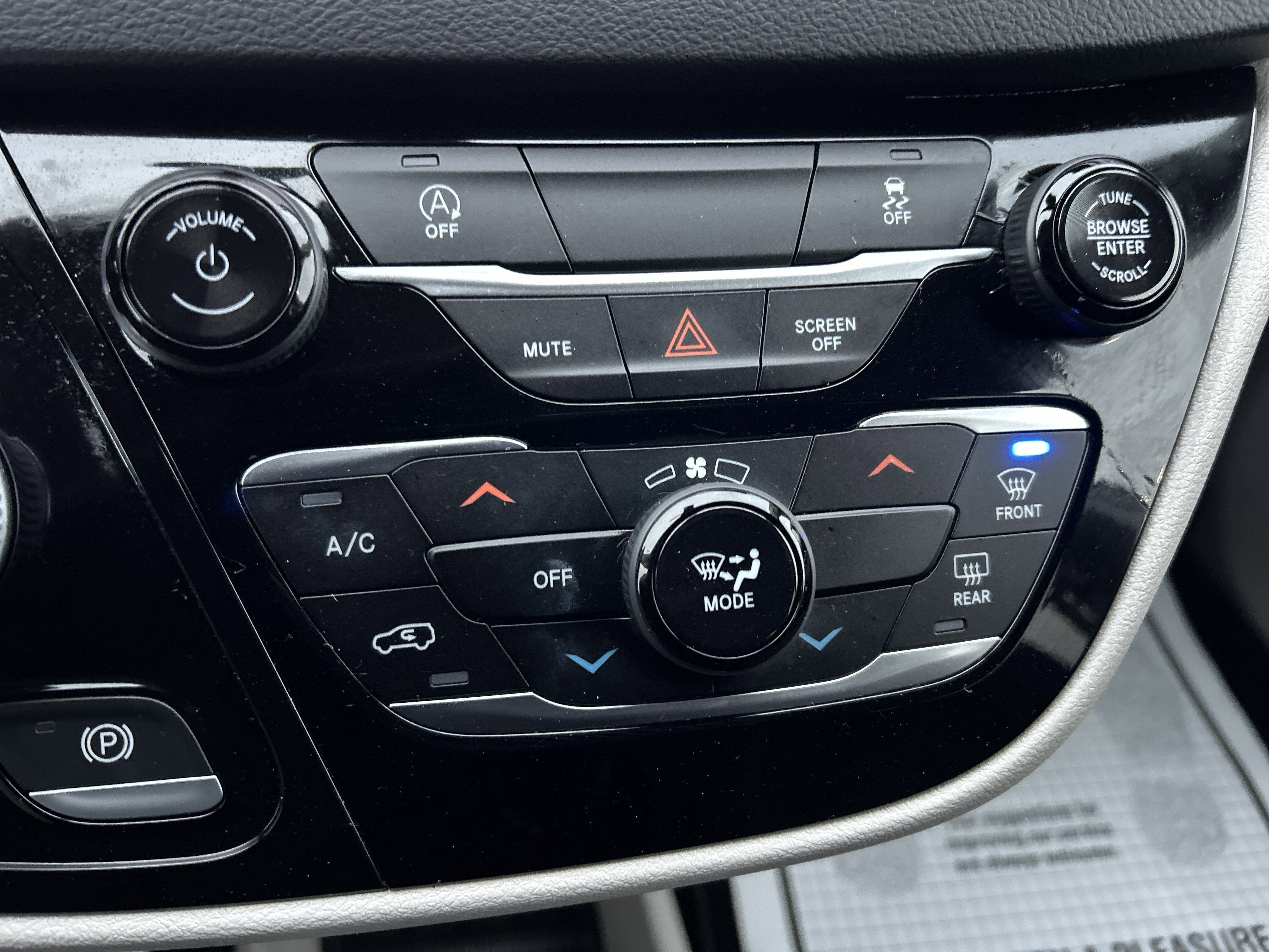 2022 Chrysler VOYAGER LX