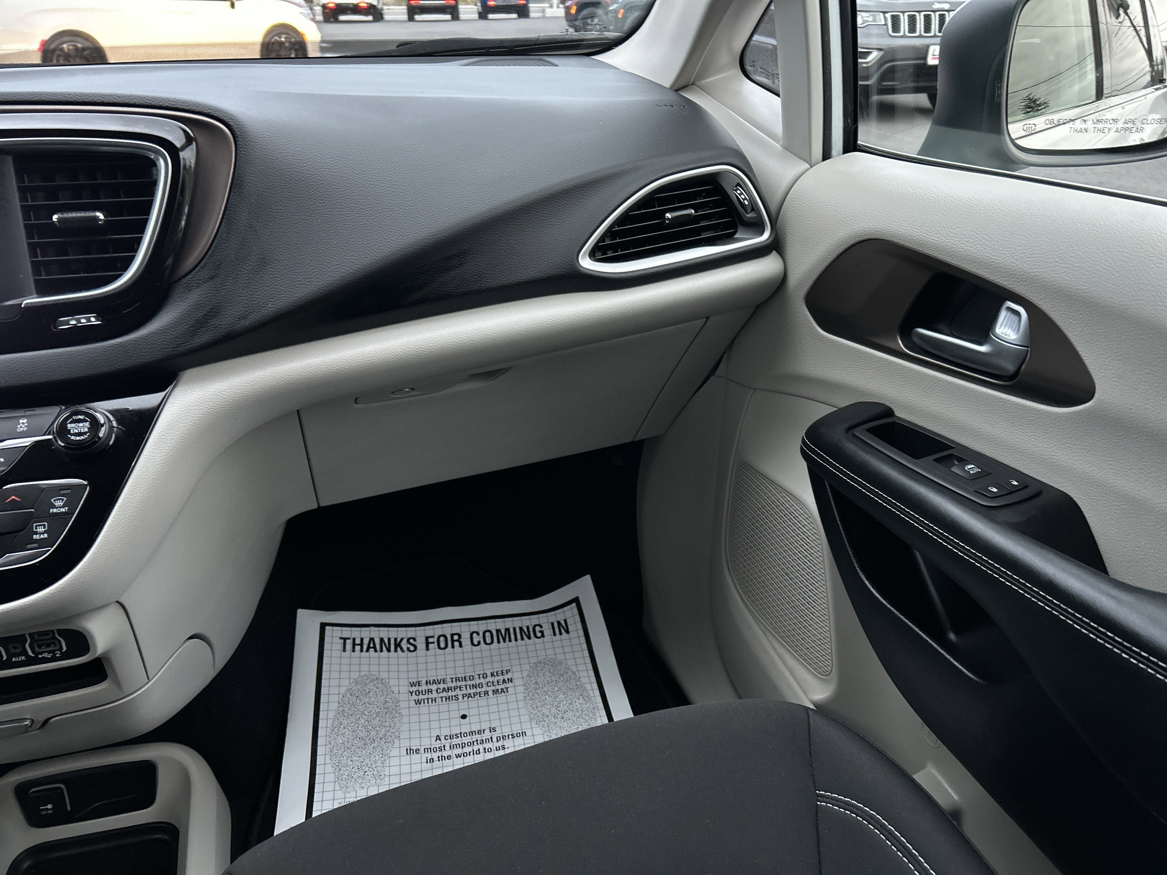 2022 Chrysler VOYAGER LX