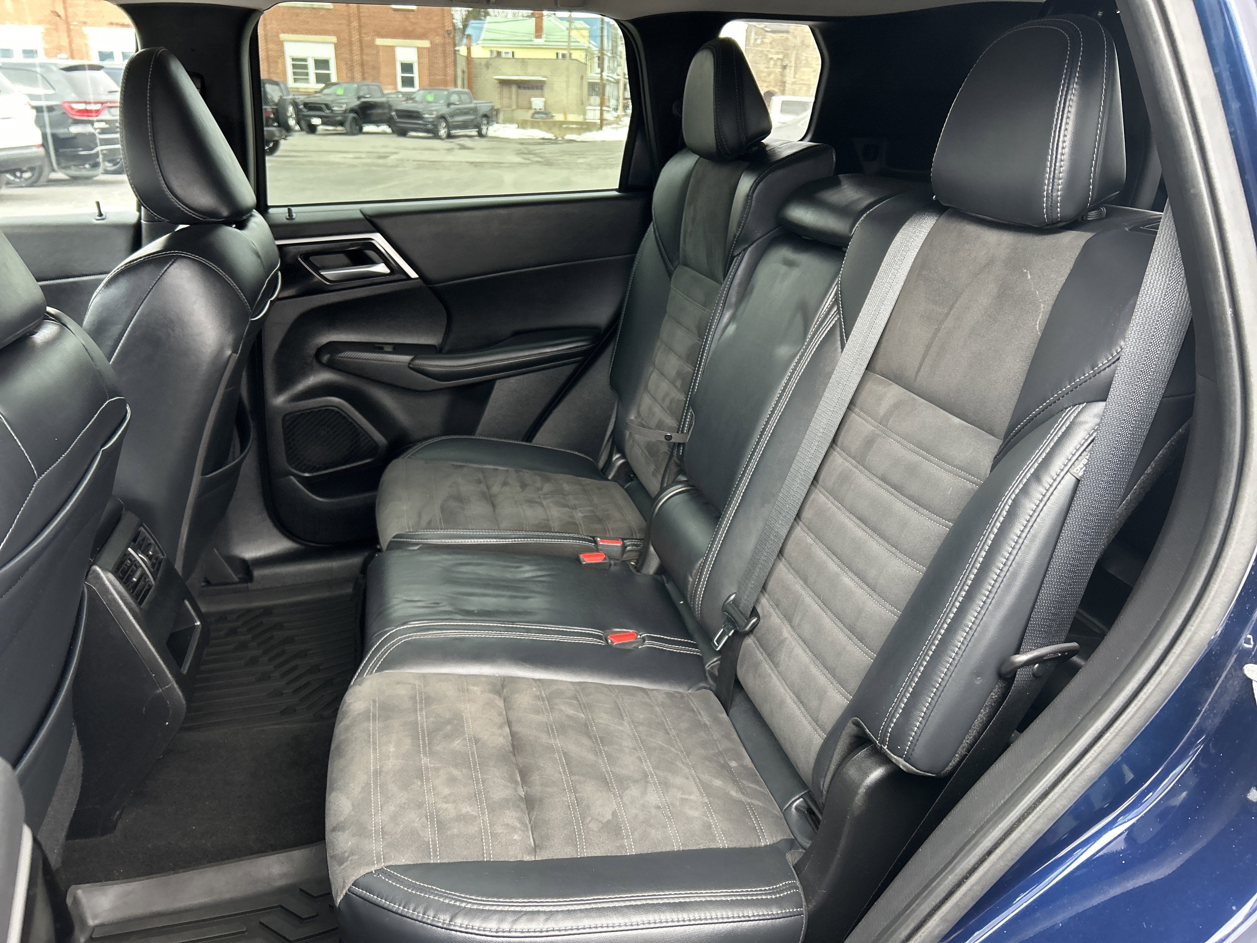 2022 Mitsubishi OUTLANDER SE