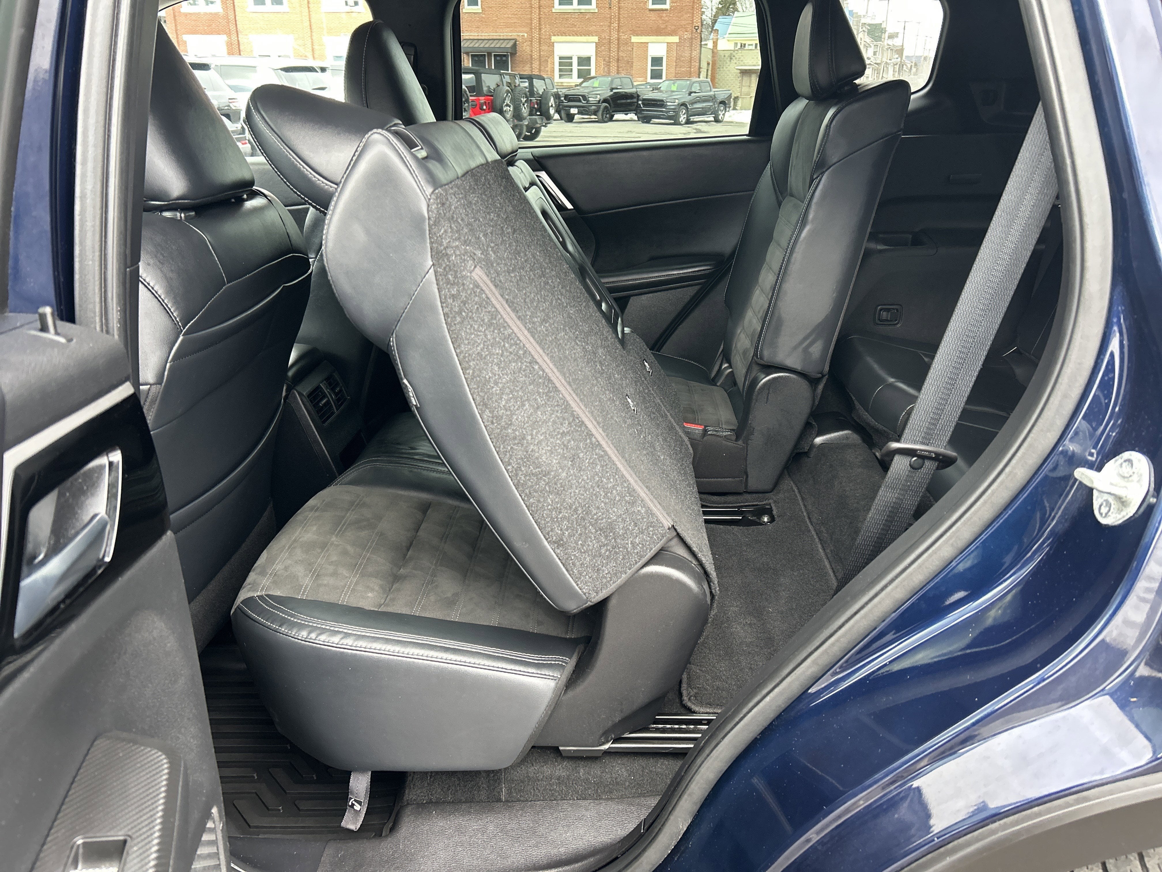 2022 Mitsubishi OUTLANDER SE