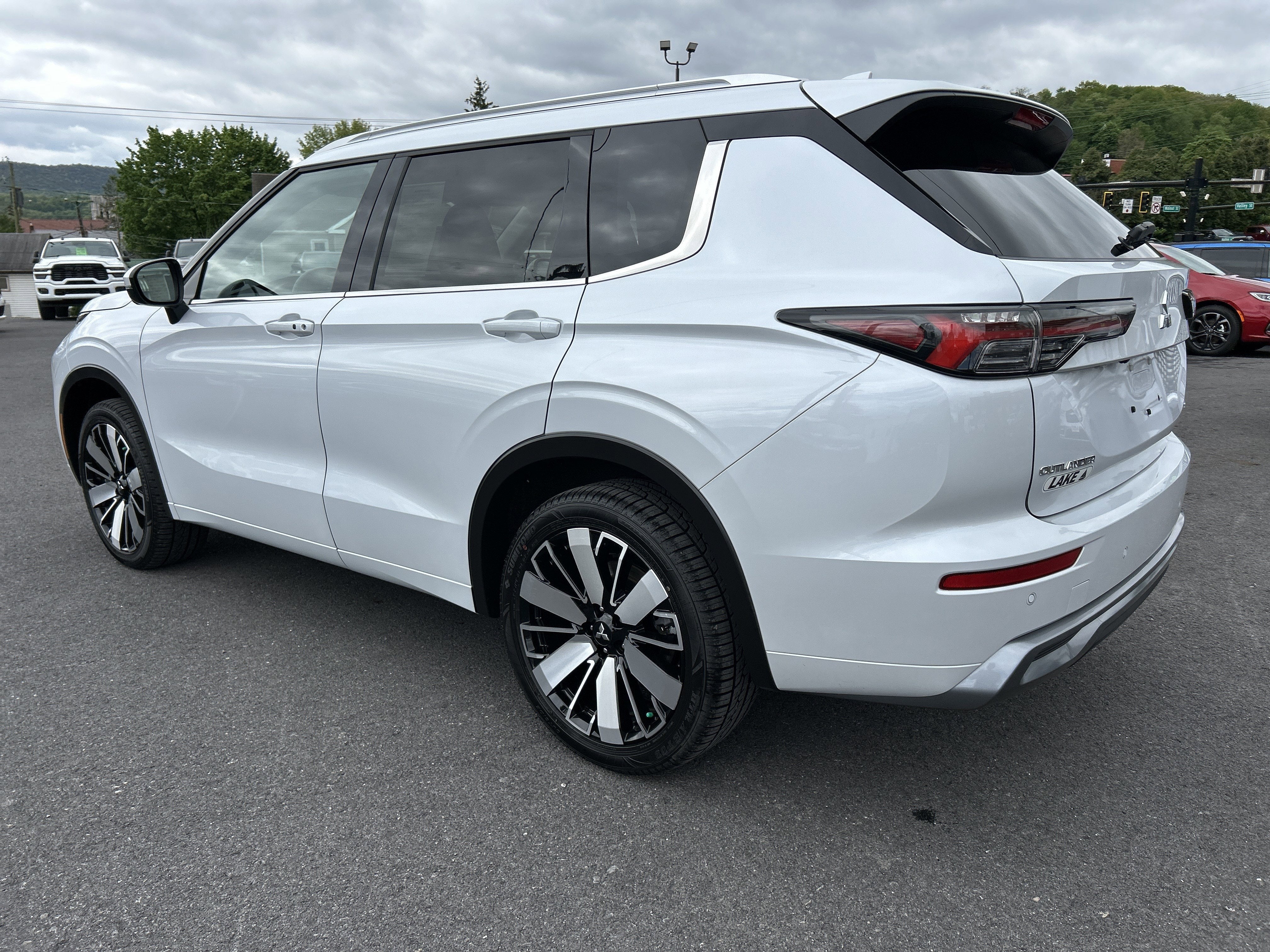 2025 Mitsubishi OUTLANDER SEL