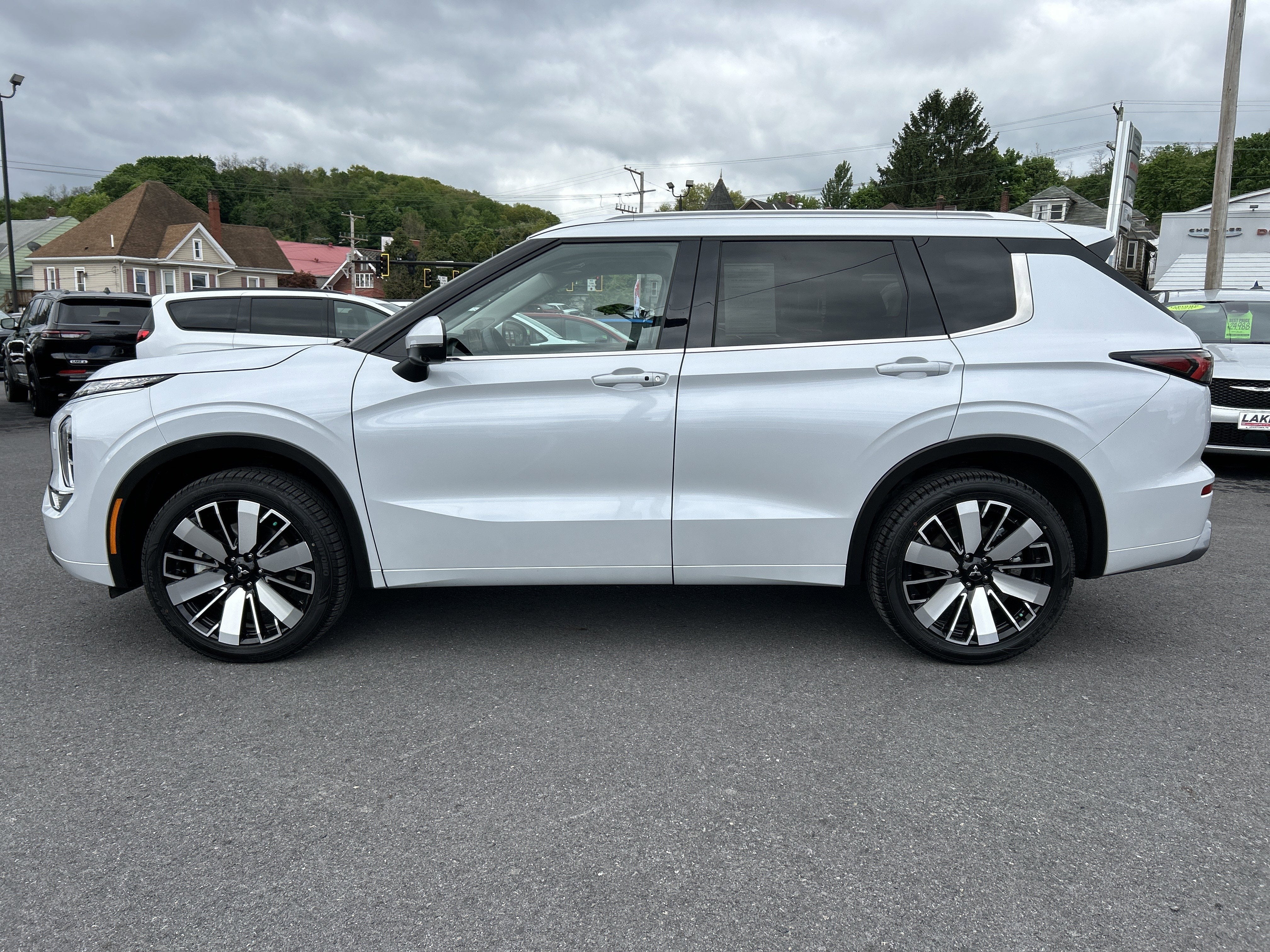 2025 Mitsubishi OUTLANDER SEL