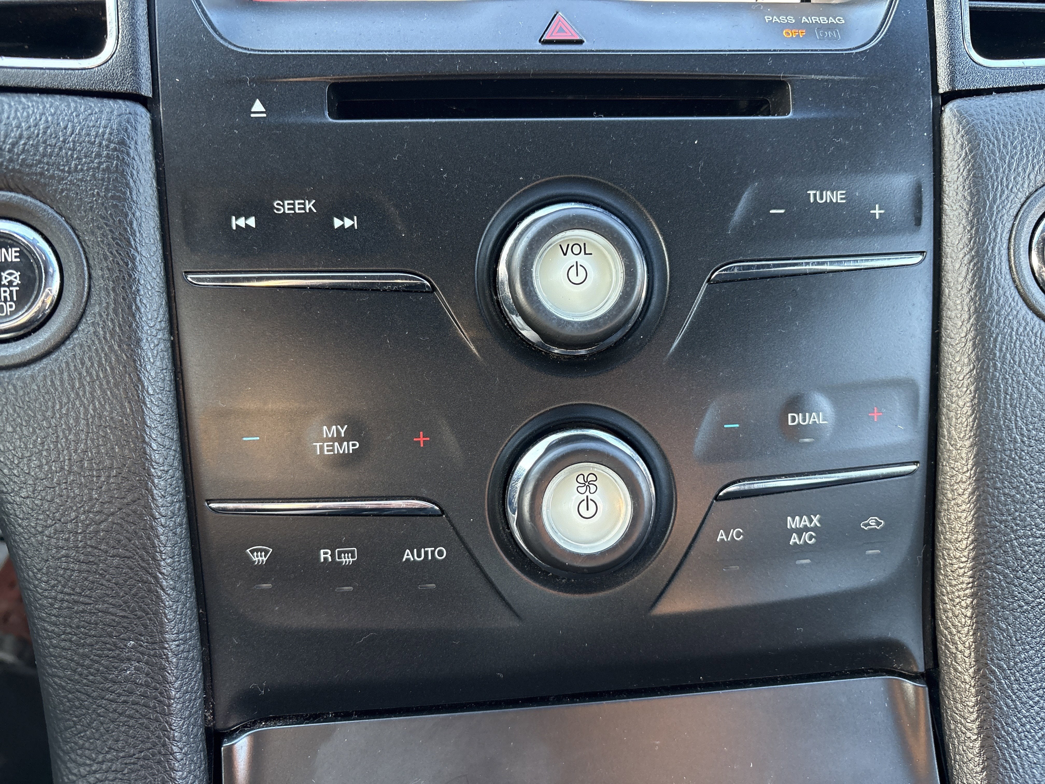 2016 Ford TAURUS SEL