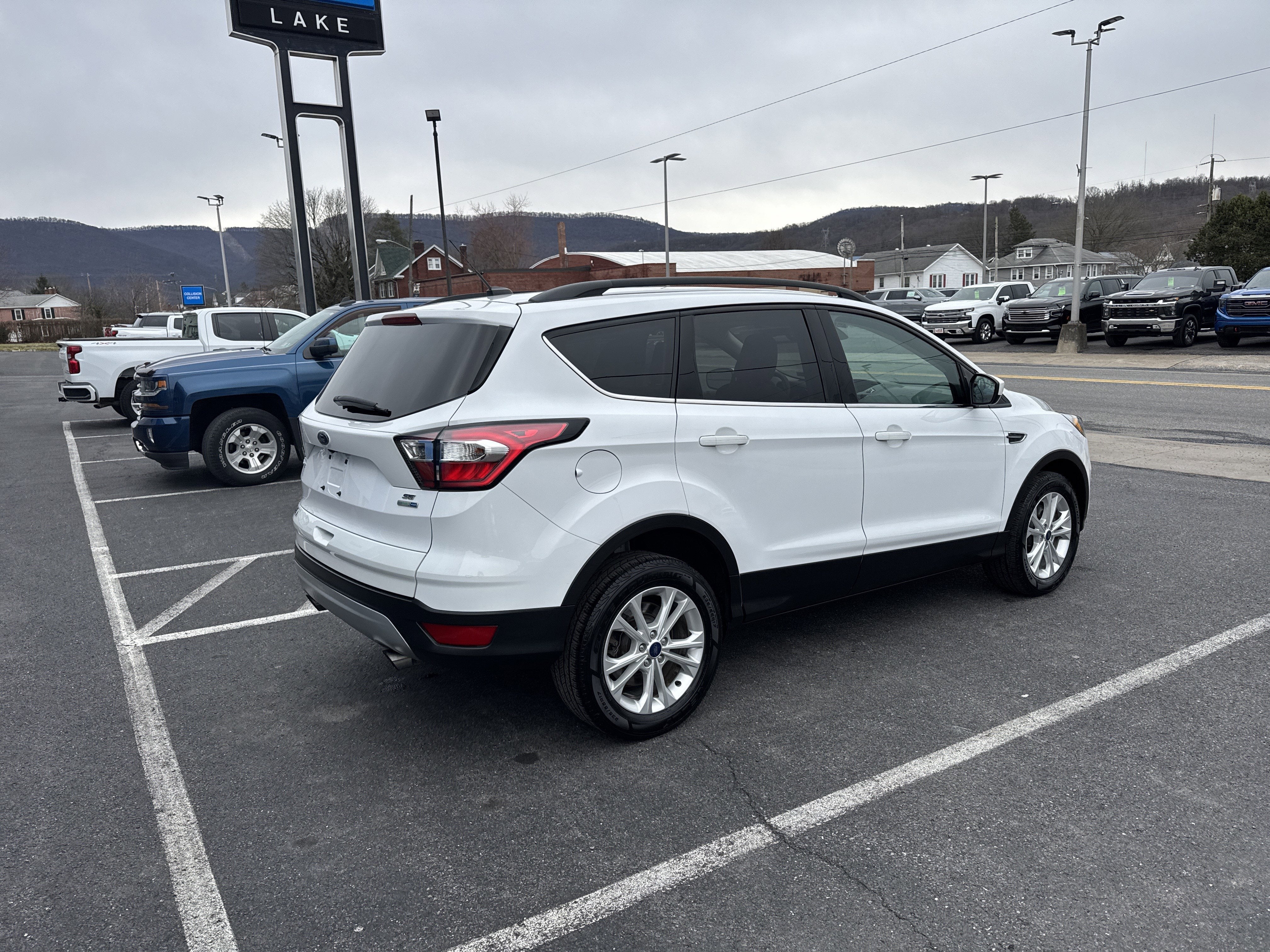 2018 Ford ESCAPE SE
