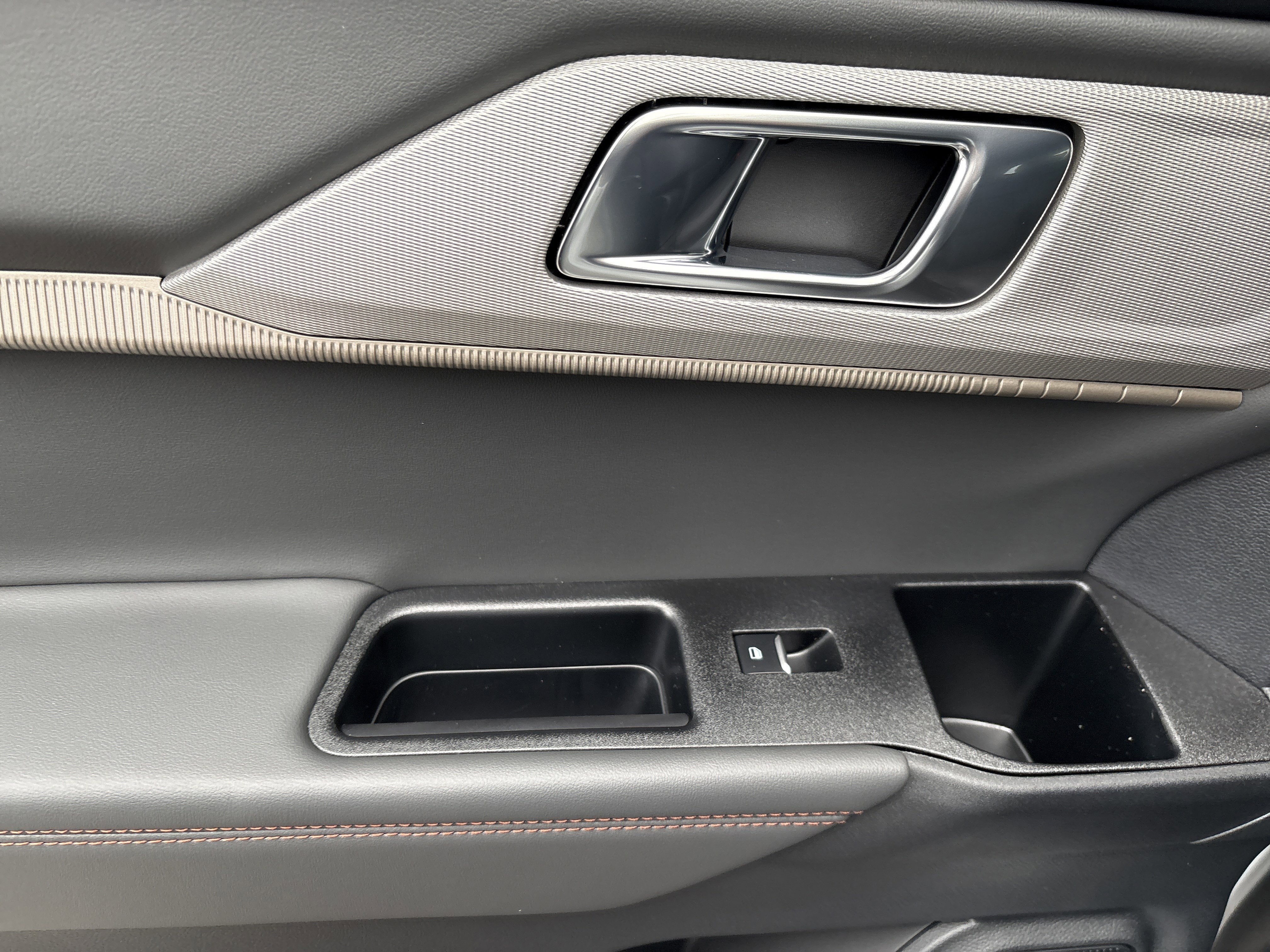 2026 Ford Explorer Active w/100A Pkg