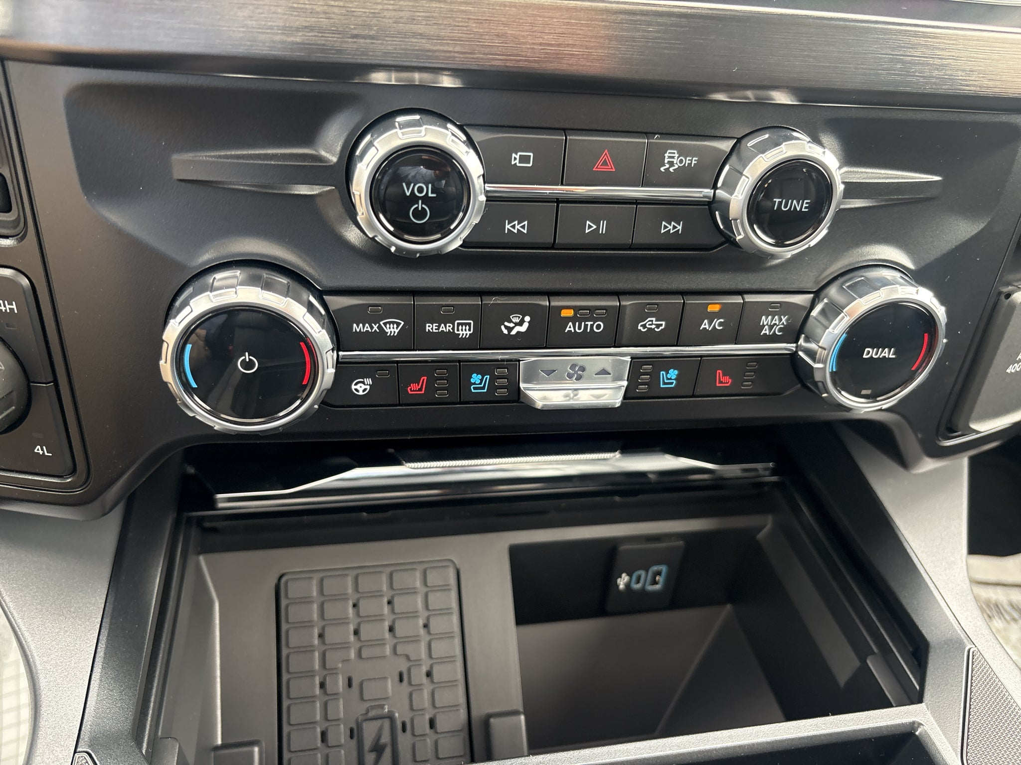 2027 Ford F-350 LARIAT