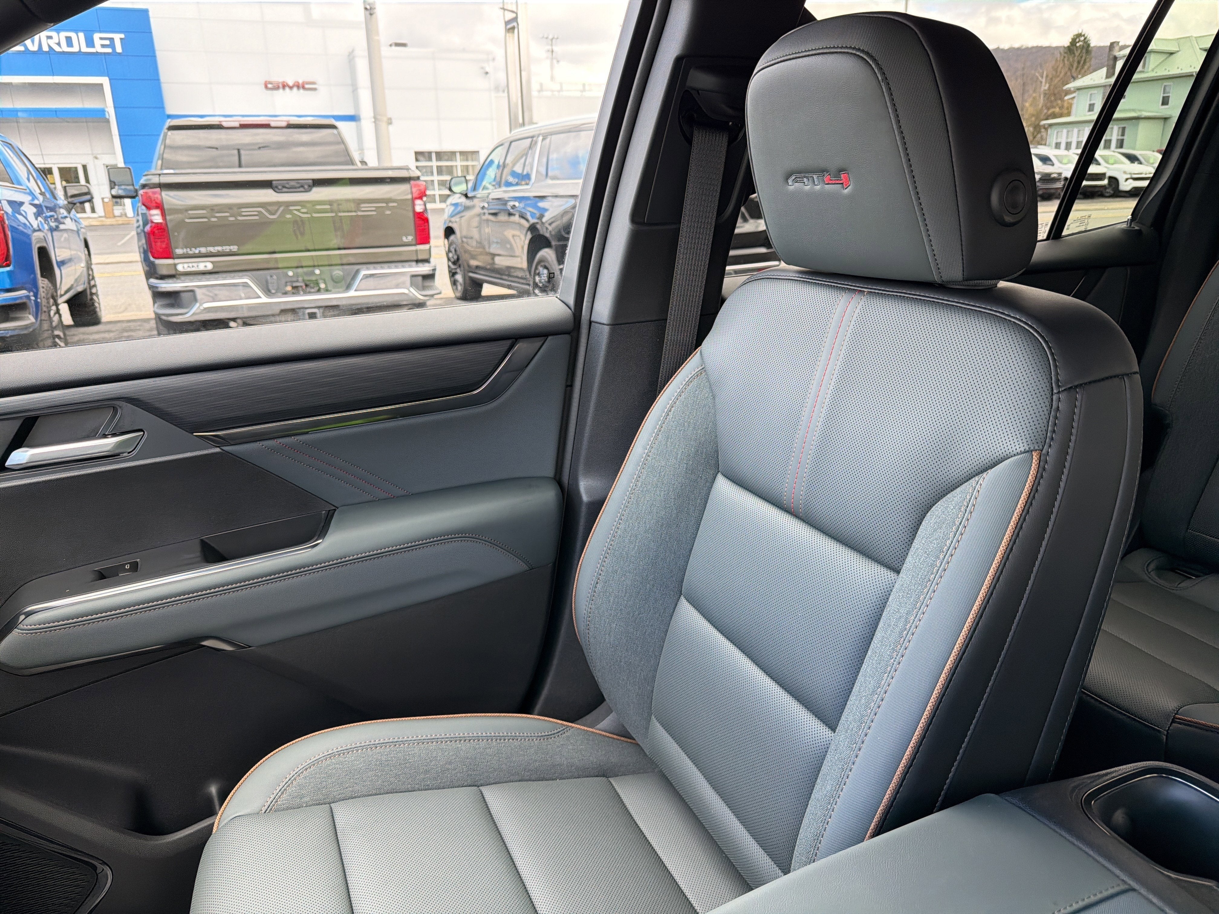 2026 GMC ACADIA AWD AT4