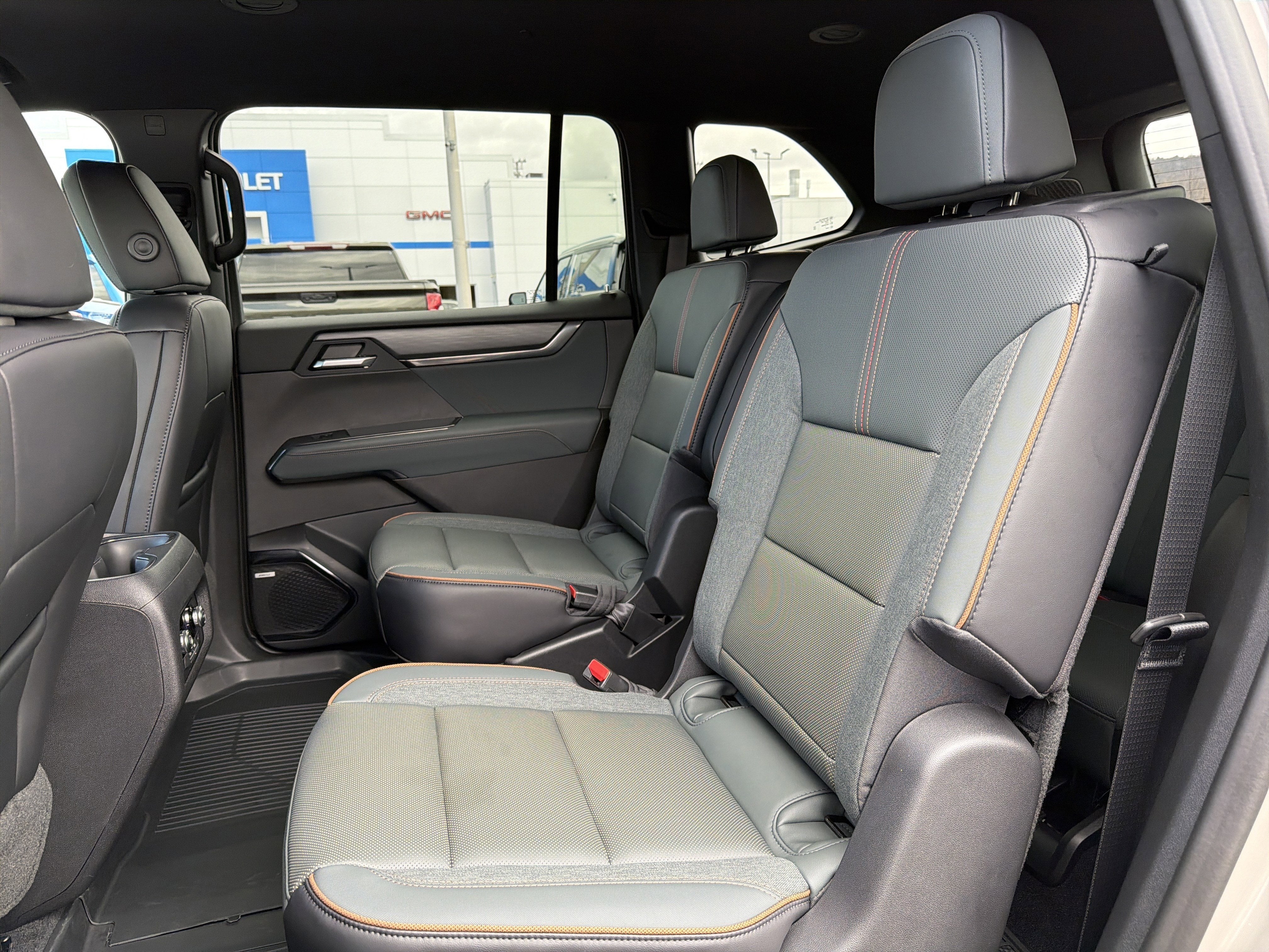2026 GMC ACADIA AWD AT4