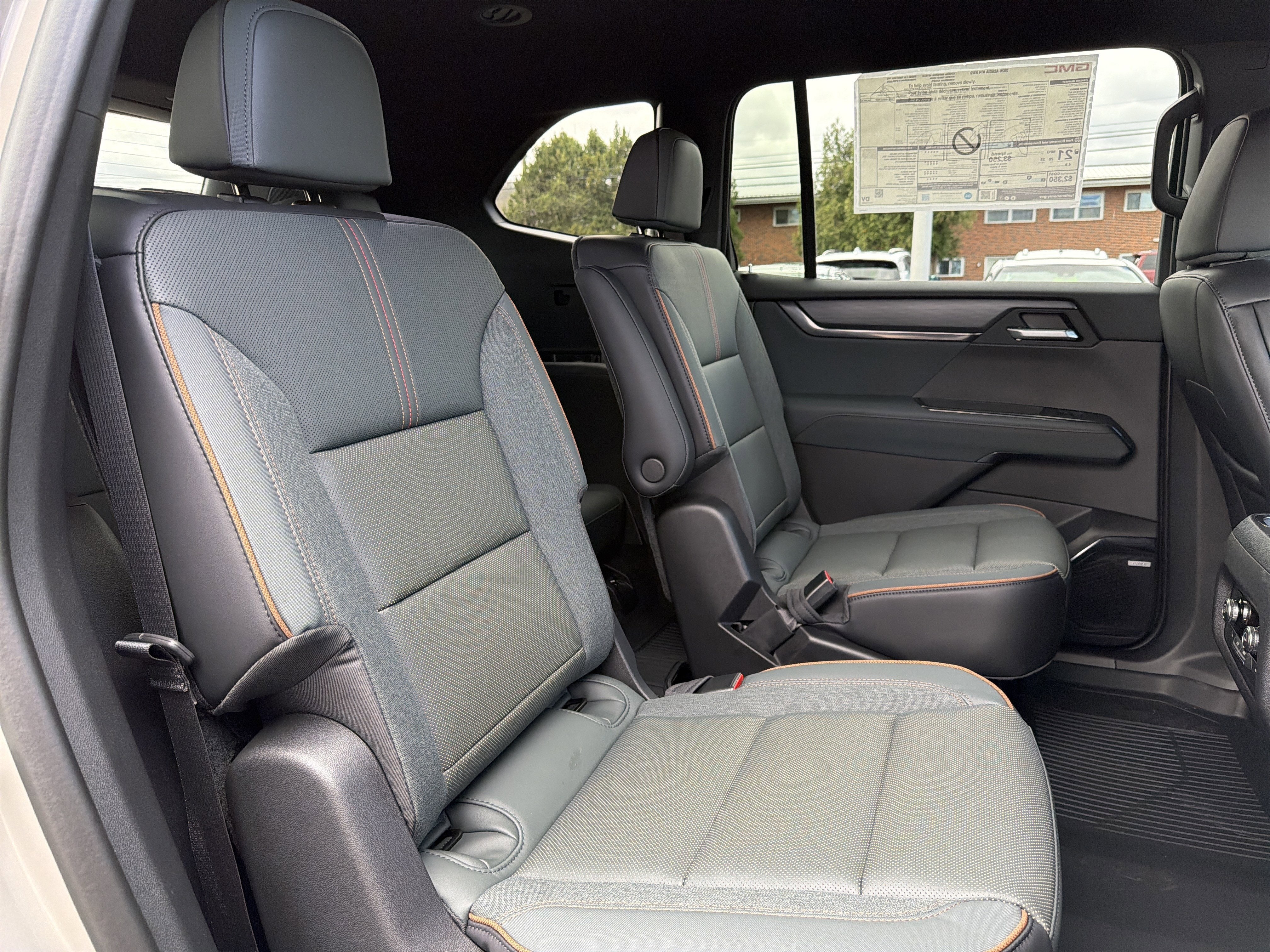 2026 GMC ACADIA AWD AT4