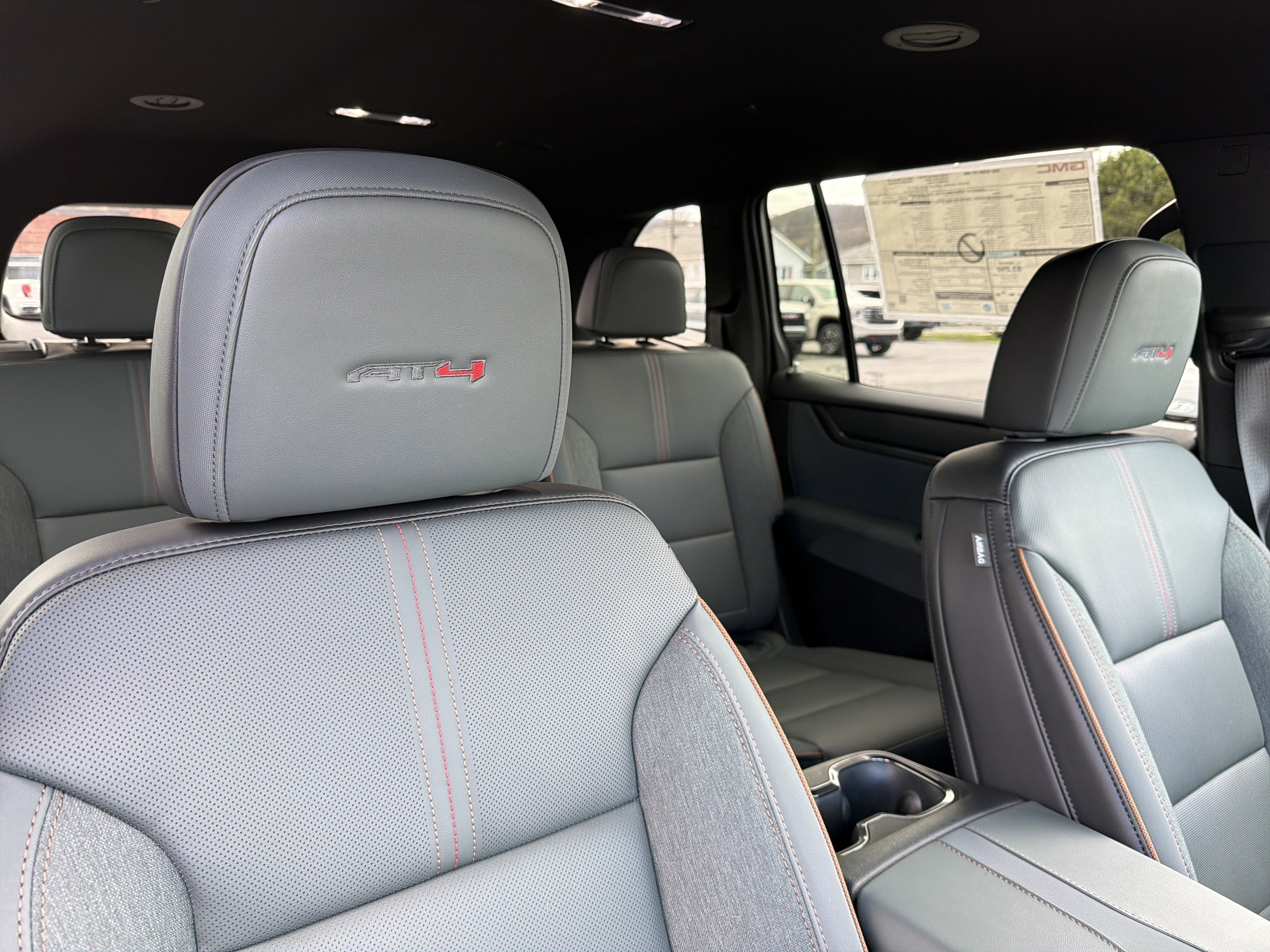2026 GMC ACADIA AWD AT4