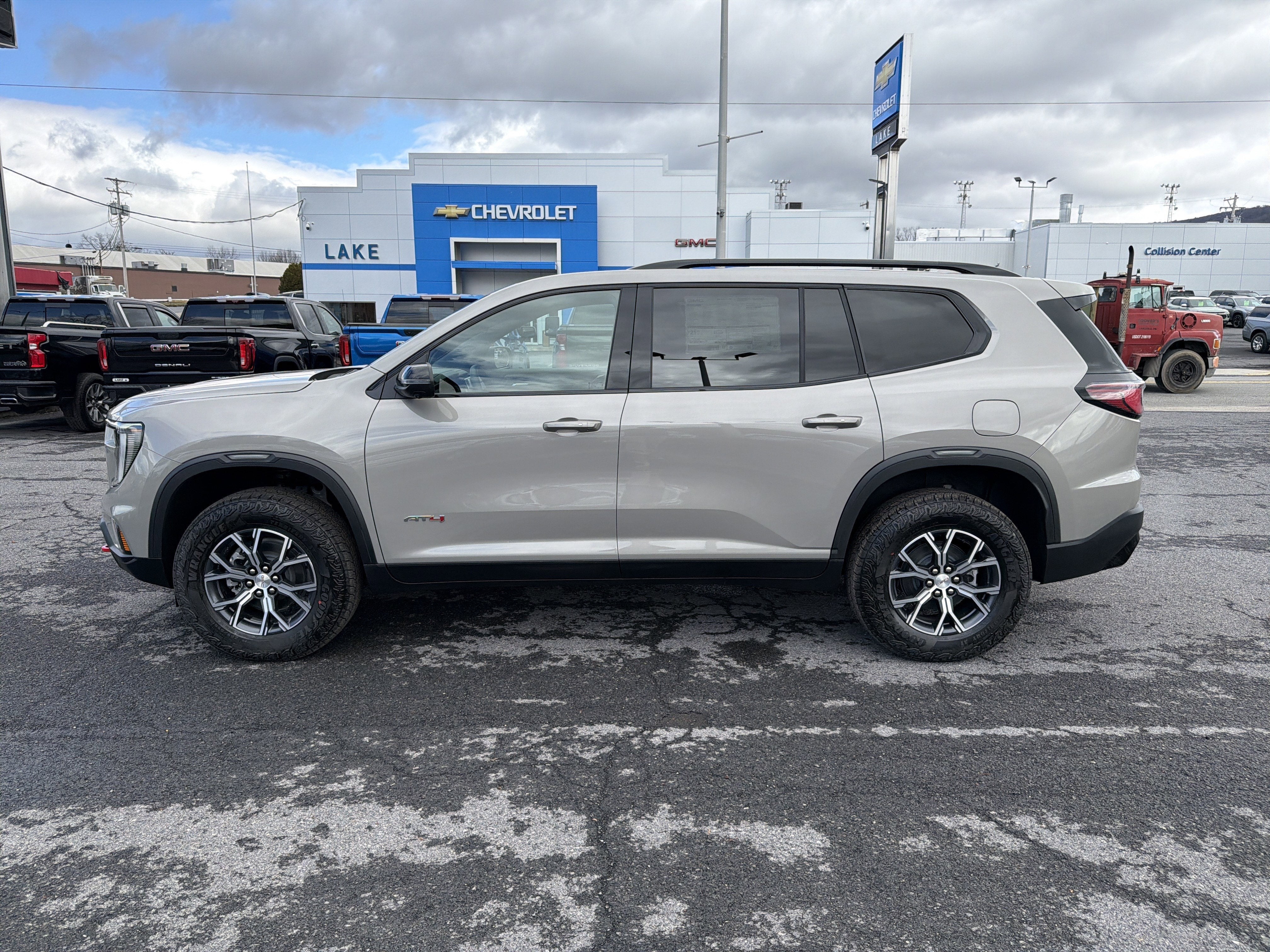 2026 GMC ACADIA AWD AT4