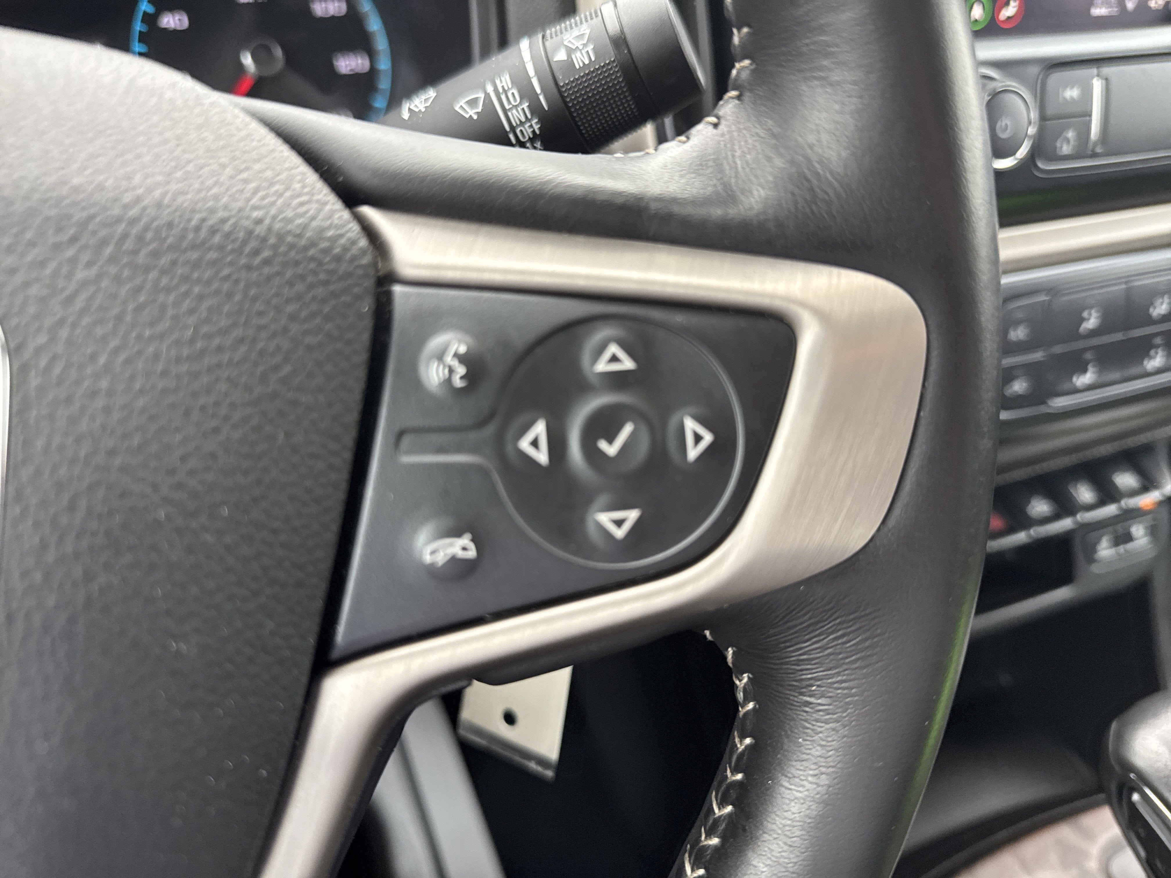 2022 GMC CANYON 4WD Denali