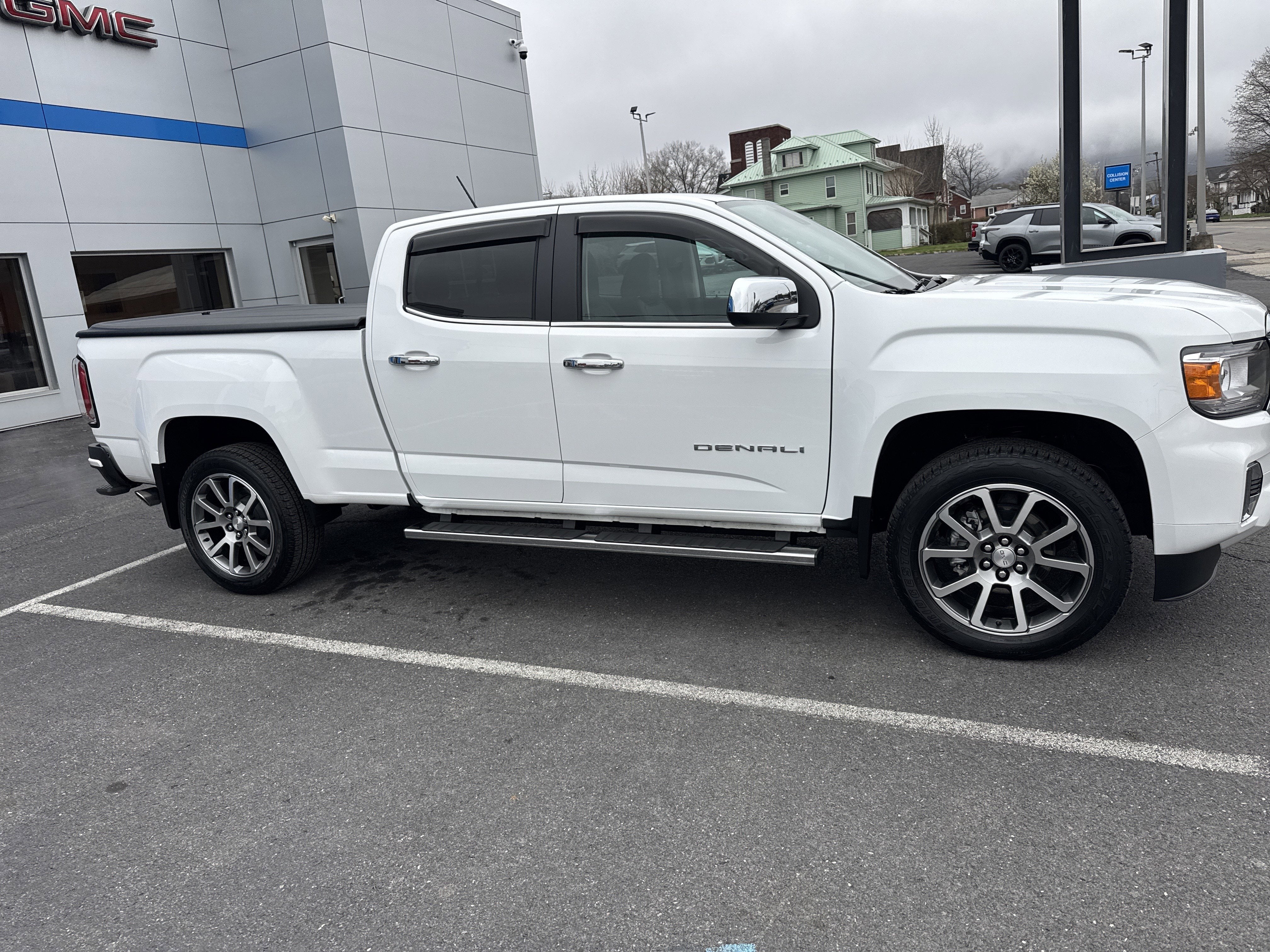 2022 GMC CANYON 4WD Denali