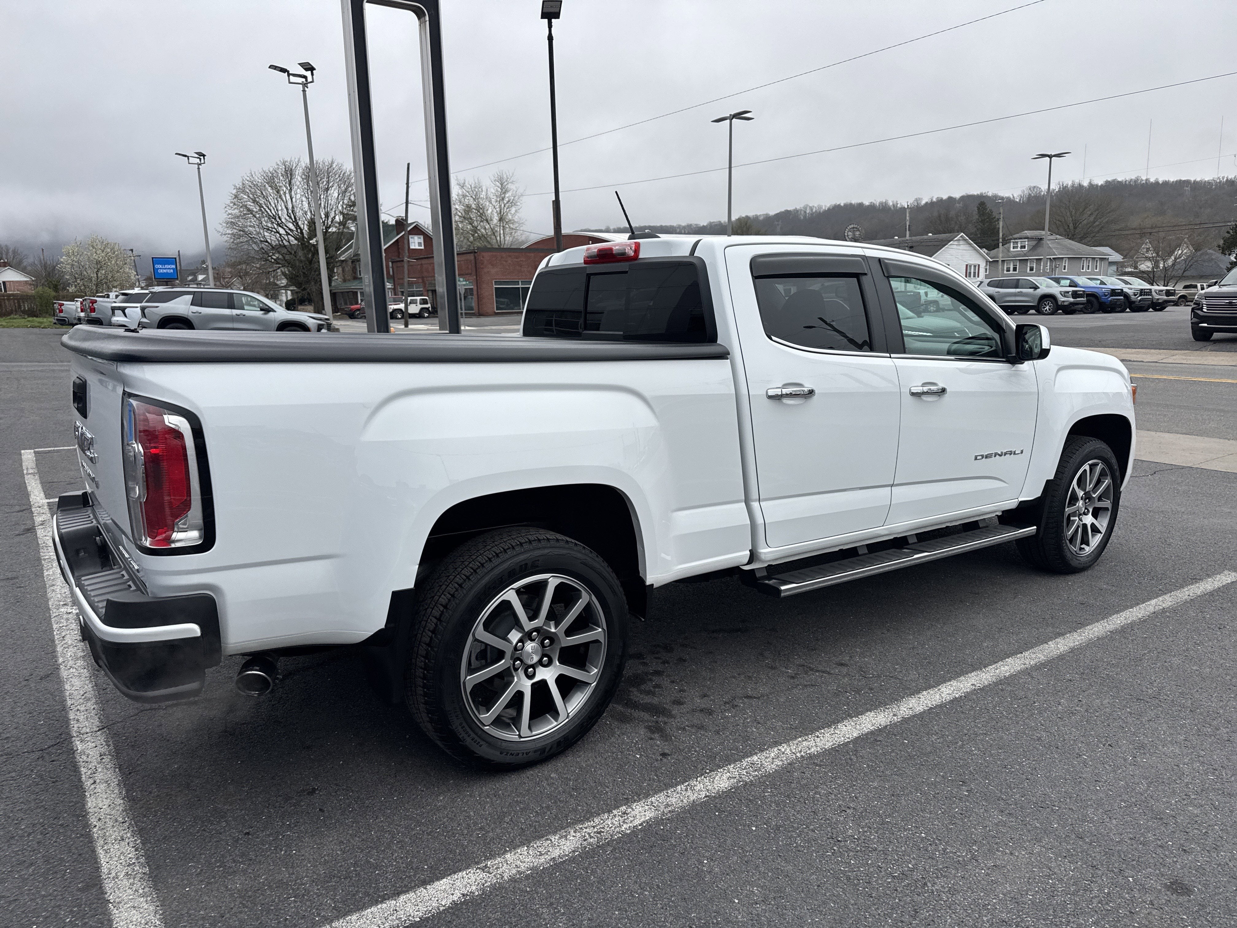 2022 GMC CANYON 4WD Denali
