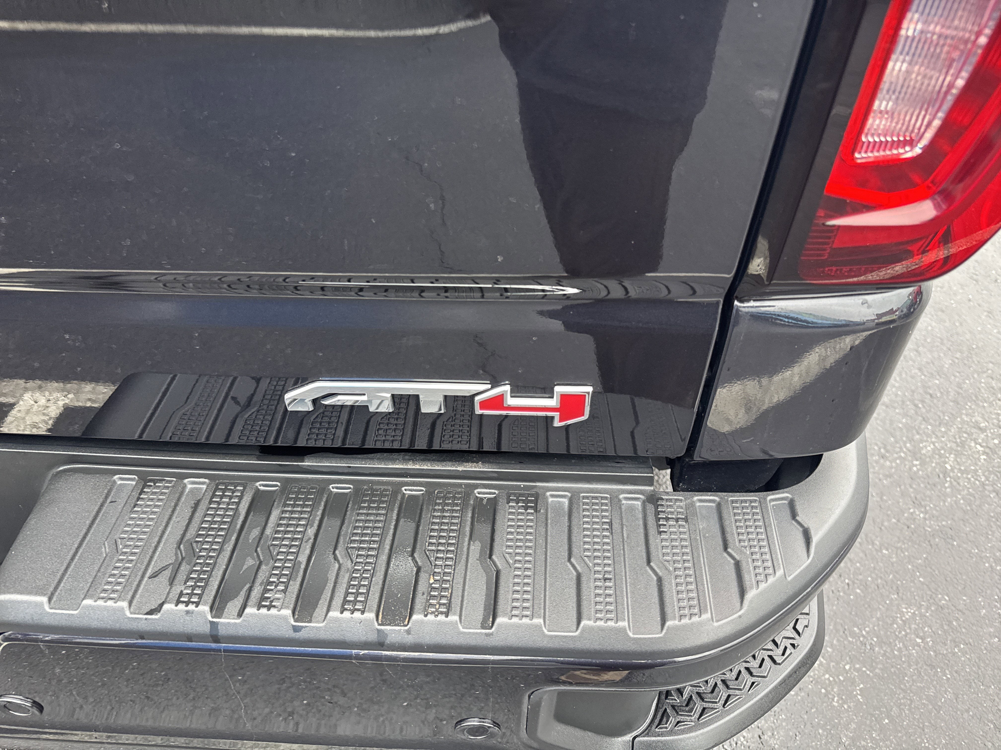 2023 GMC SIERRA 1500 AT4