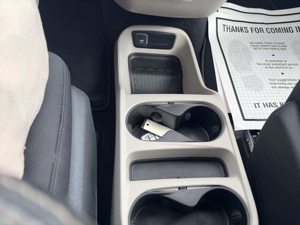 2023 Chrysler Voyager LX
