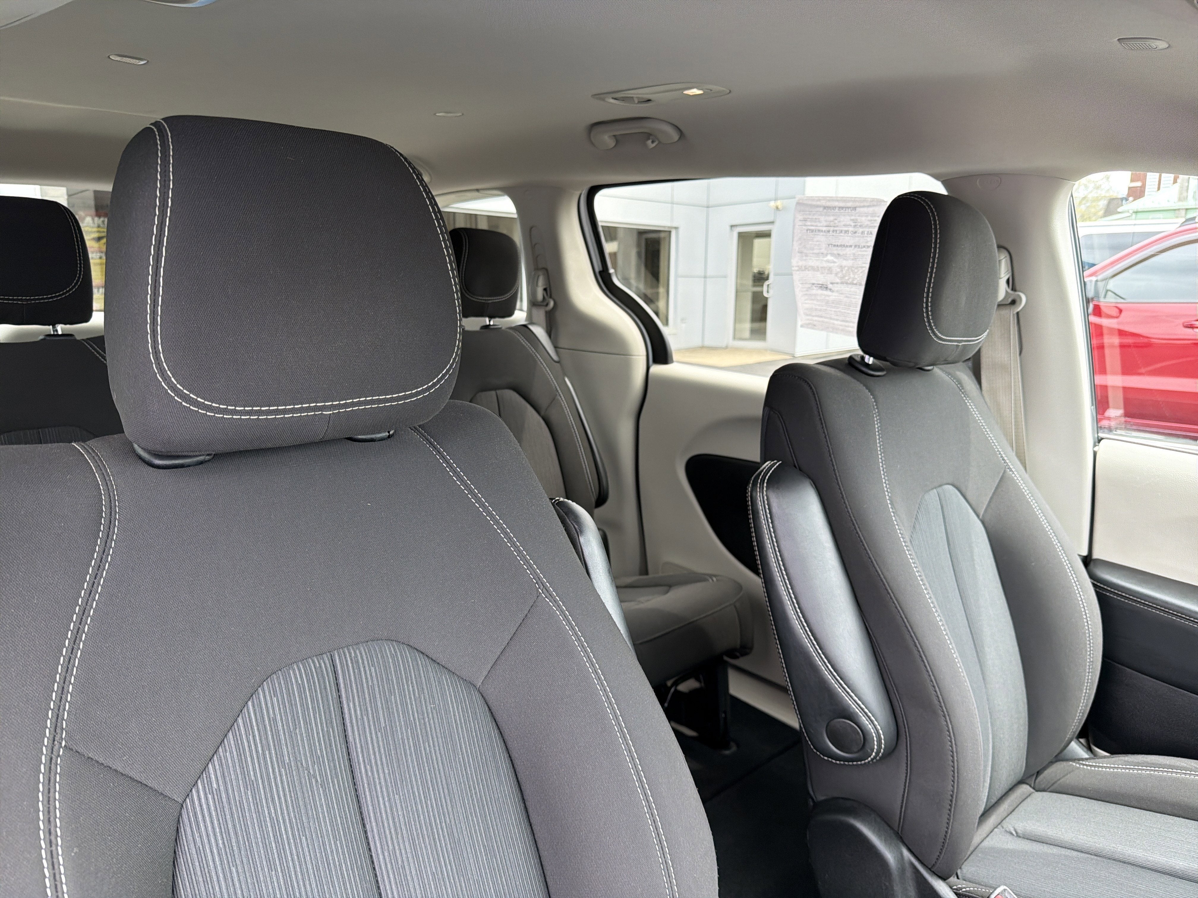 2023 Chrysler VOYAGER LX