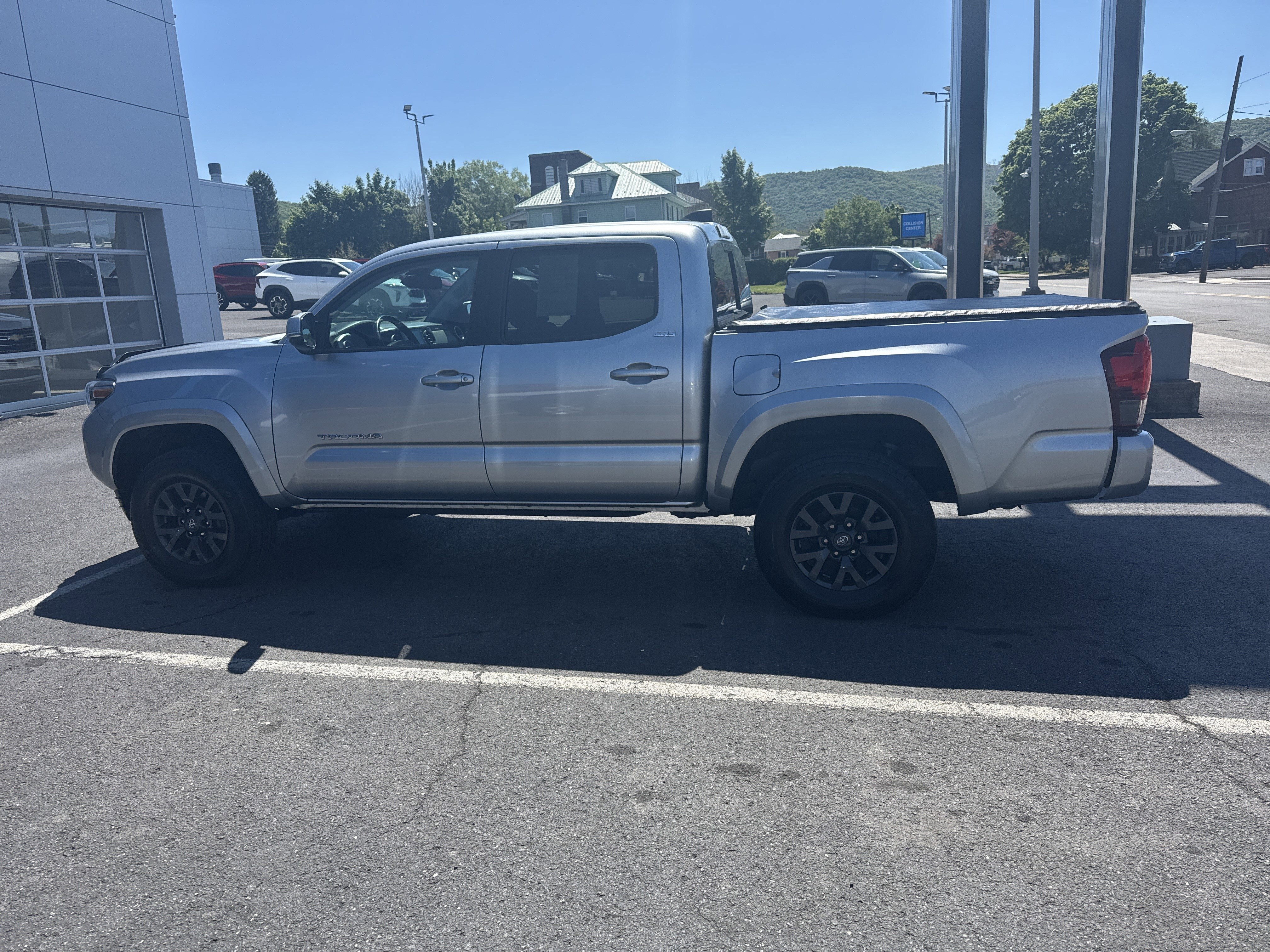 2023 Toyota TACOMA SR5