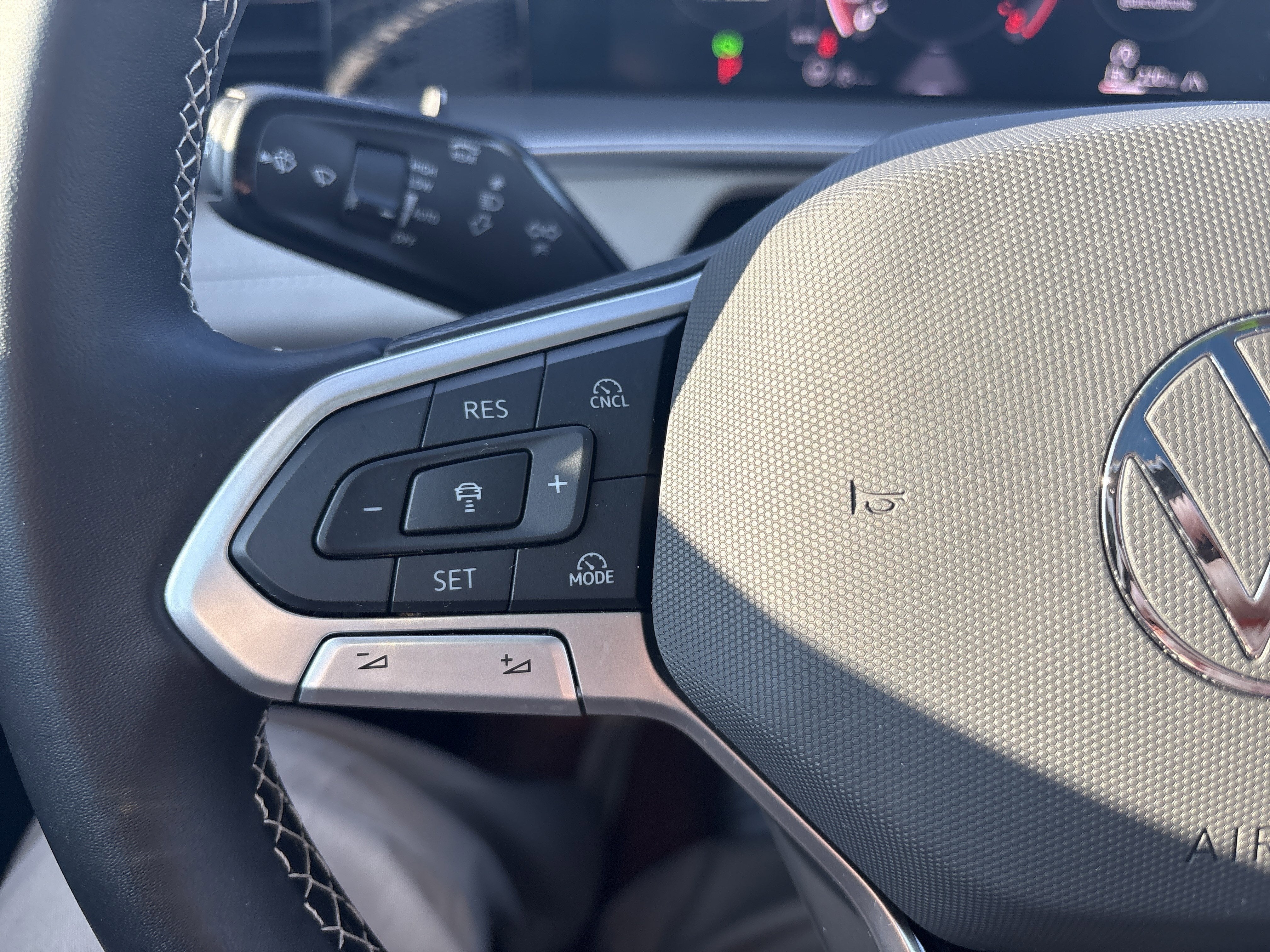 2025 Volkswagen TIGUAN SE