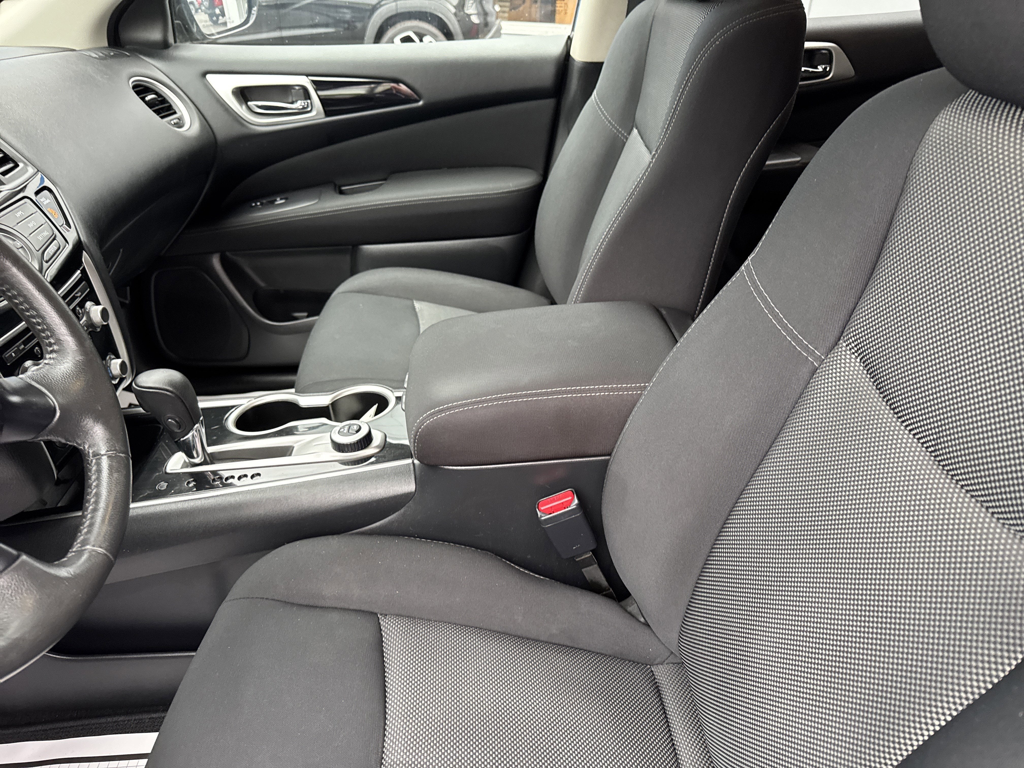 2017 Nissan PATHFINDER SV