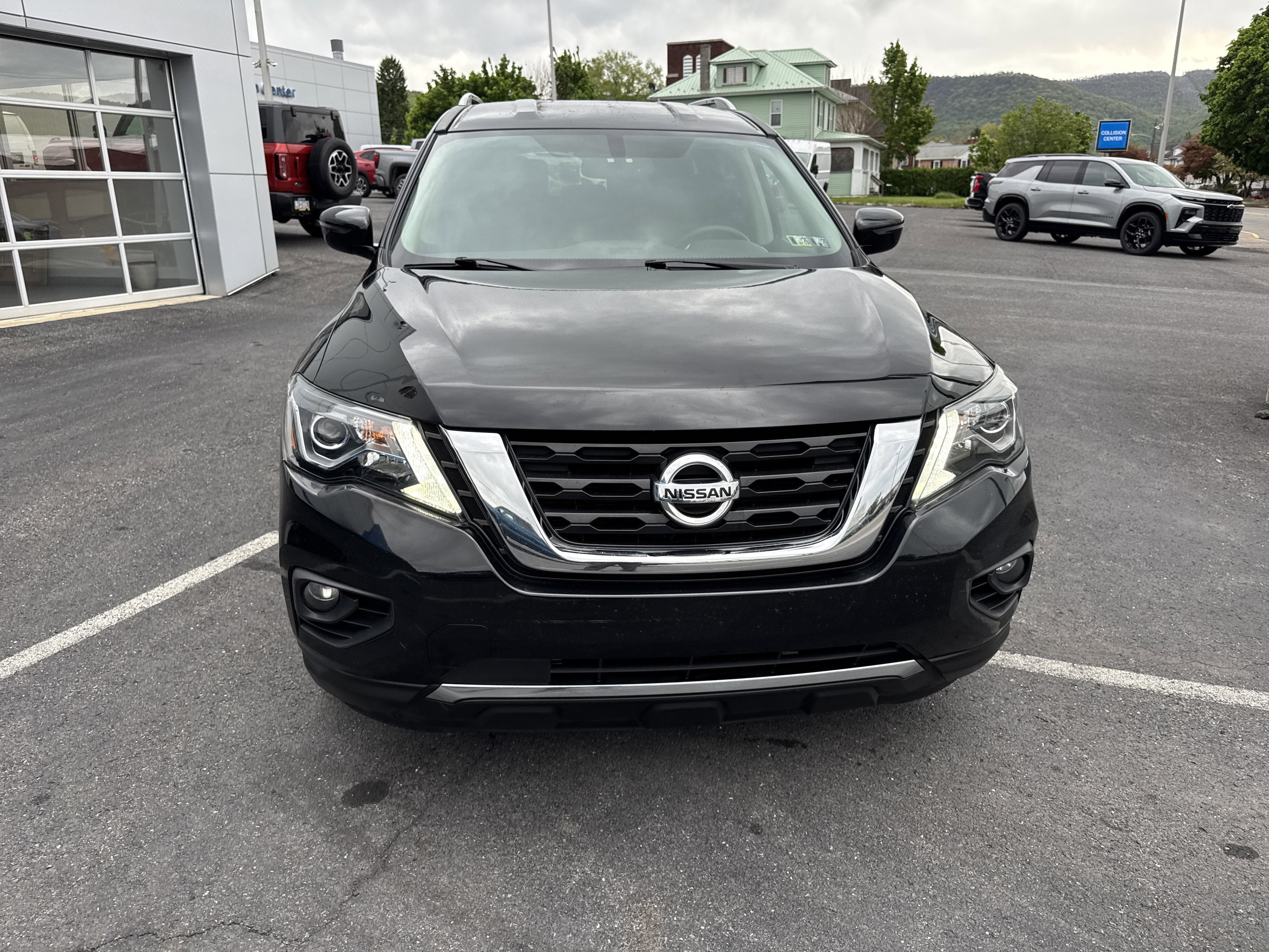 2017 Nissan PATHFINDER SV