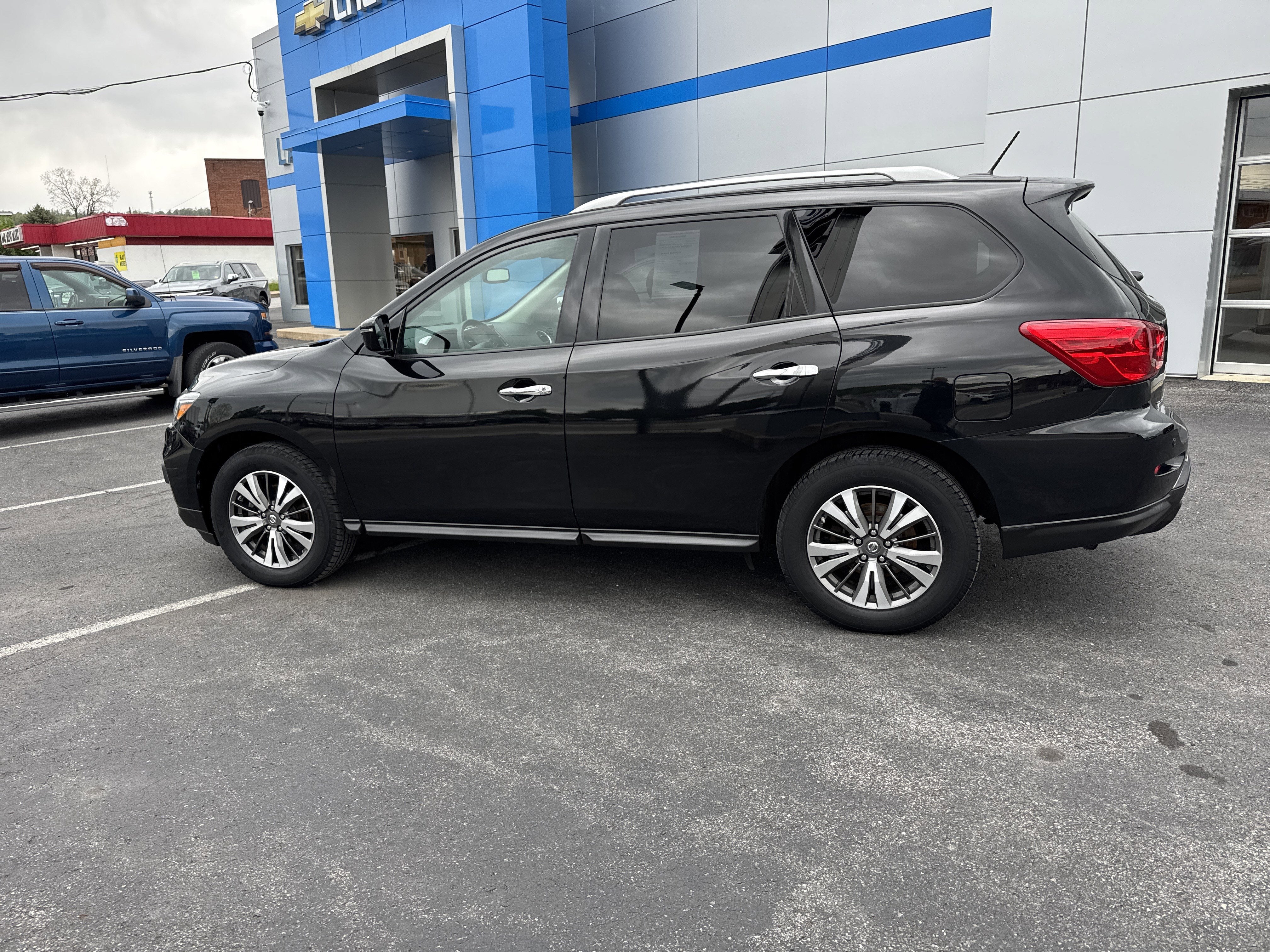 2017 Nissan PATHFINDER SV