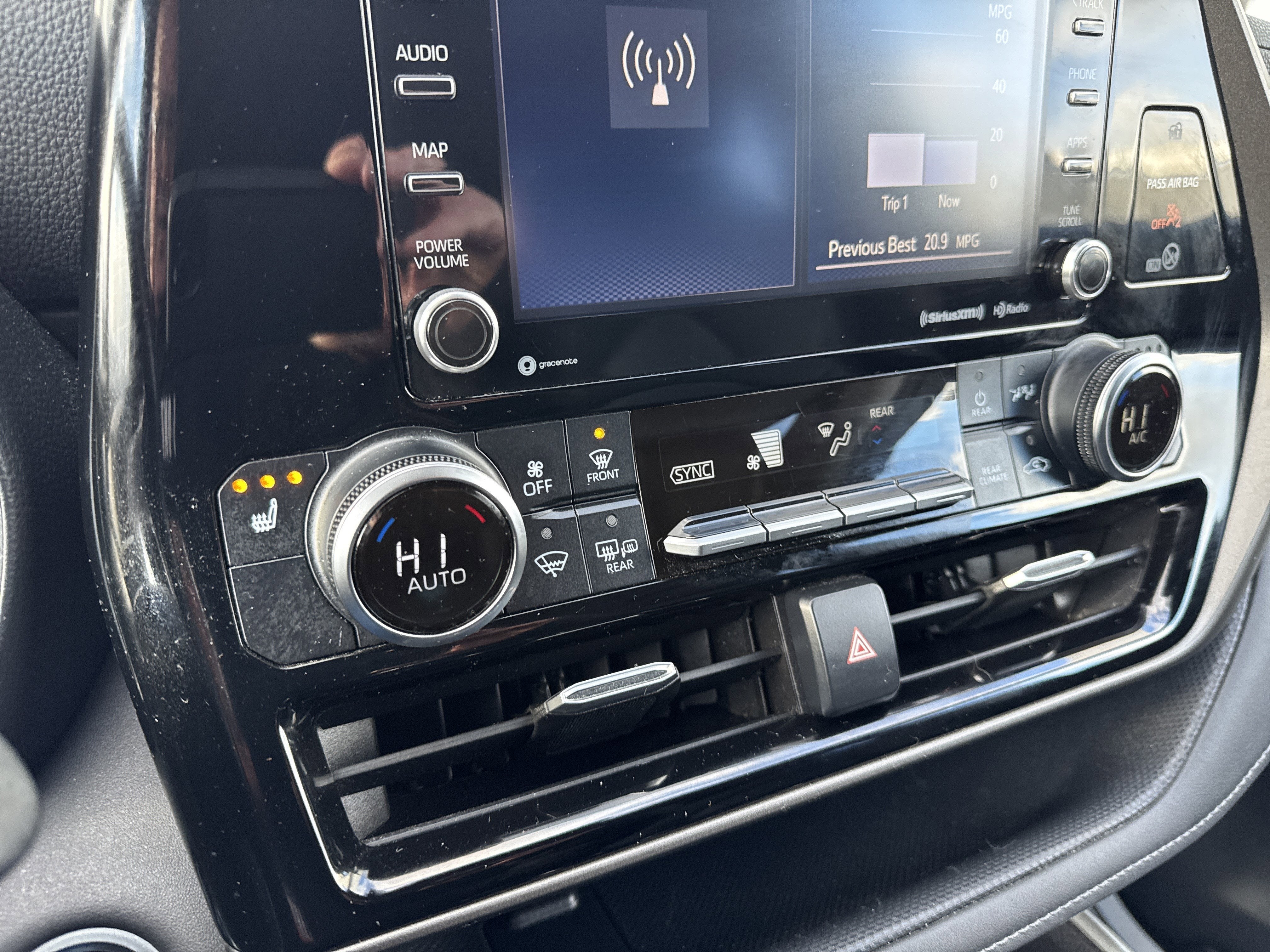 2020 Toyota HIGHLANDER XLE